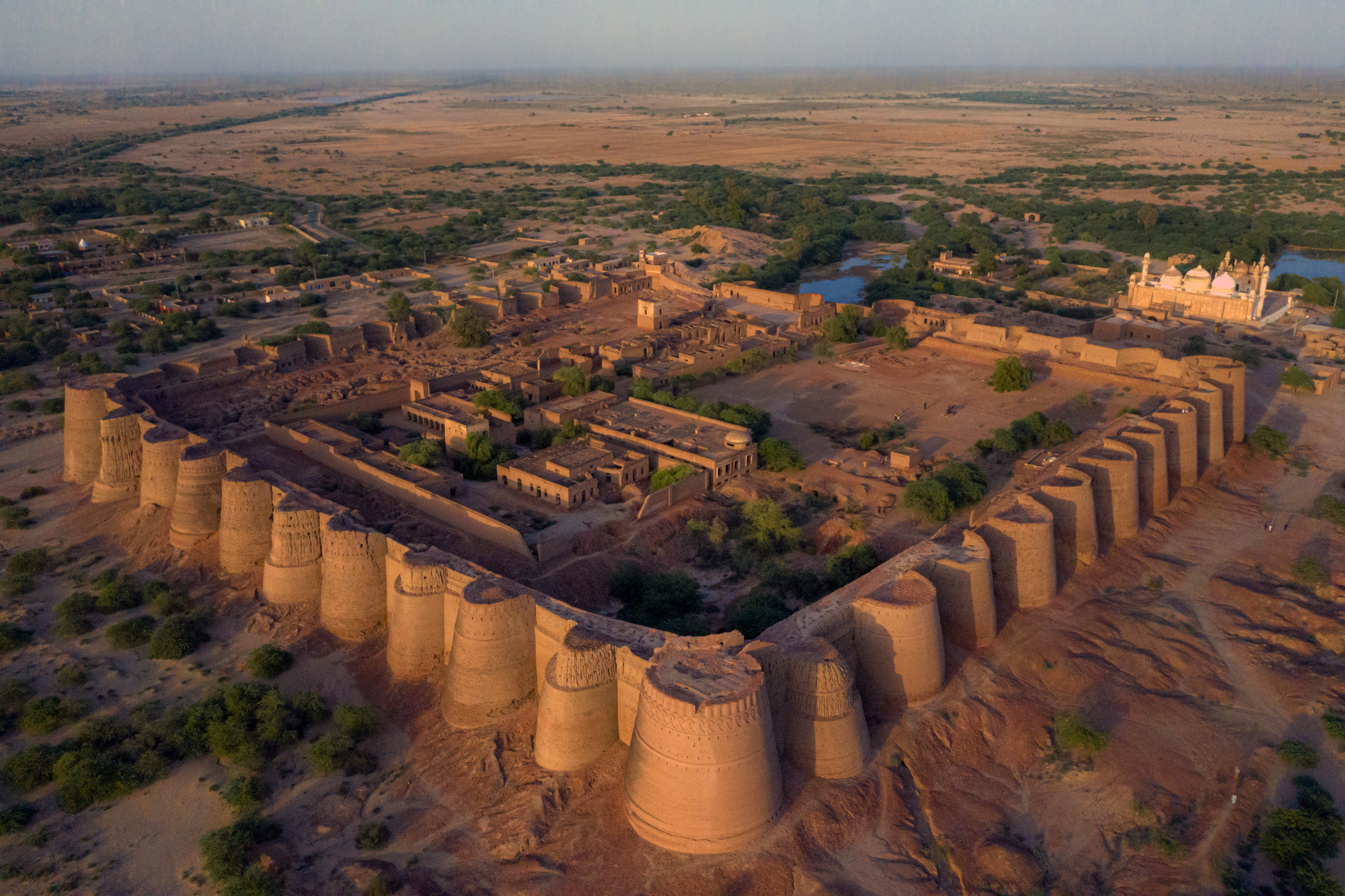 Islamic heritage tour Pakistan – historic mosques and Sufi shrines
